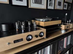 Rick’s turntable and tube amplifier
